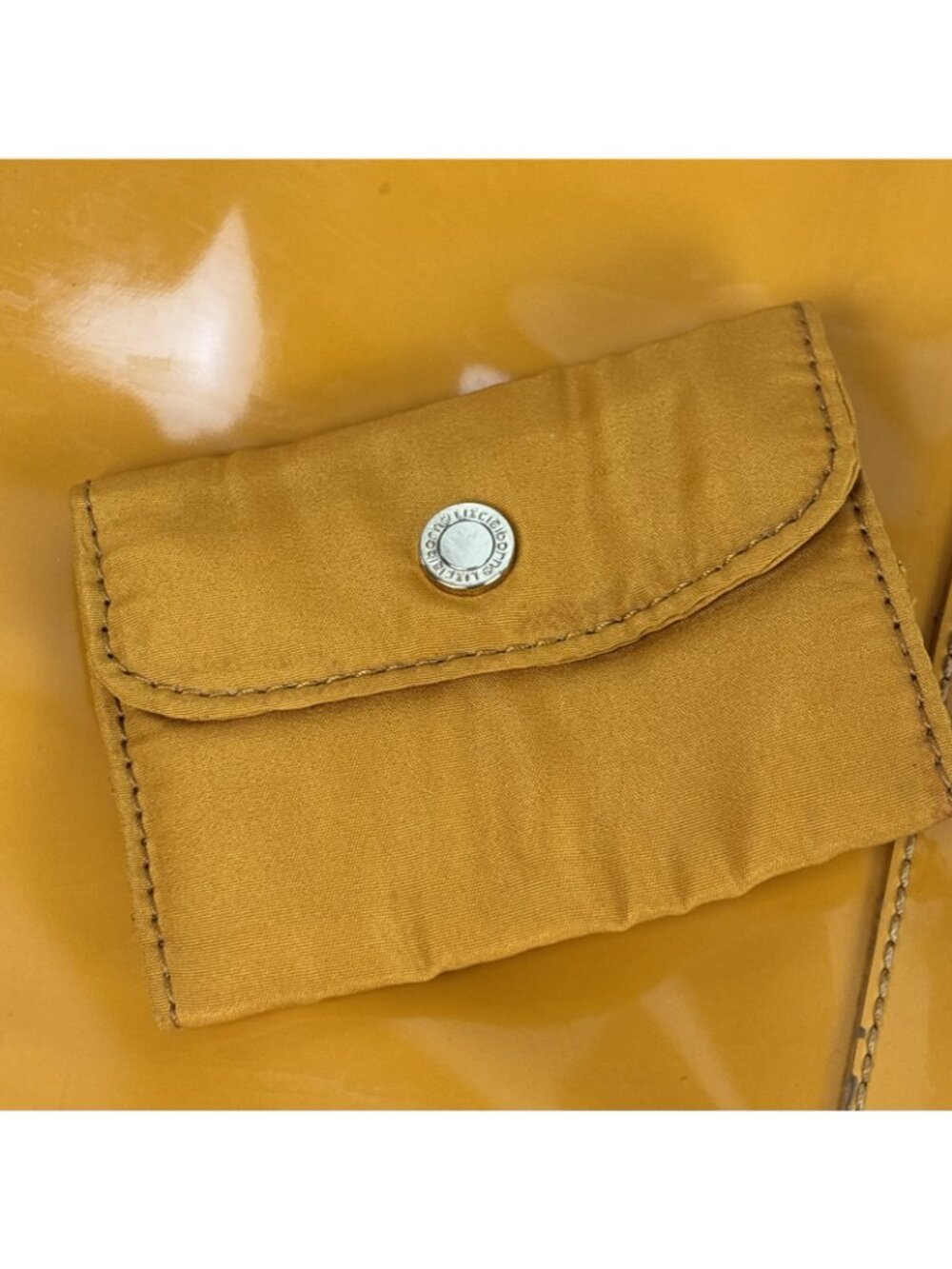 Liz Claiborne Vintage Yellow Gold Patent Leather Large Shoulder Tote & Accessory - Picture 6 of 15